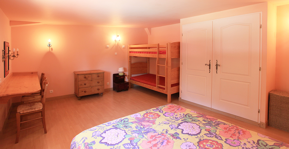 Bedroom 3 also has bunk beds 
