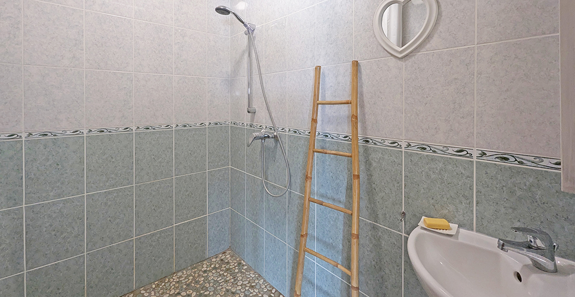 Bedroom 3 and 4 shower room