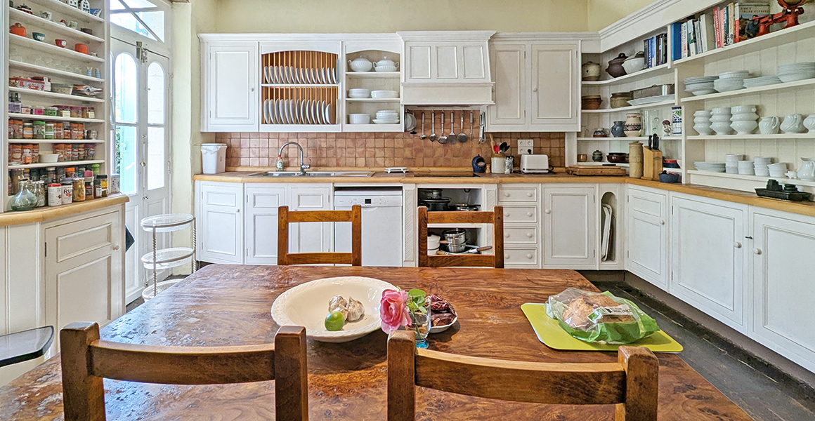 The well equipped kitchen