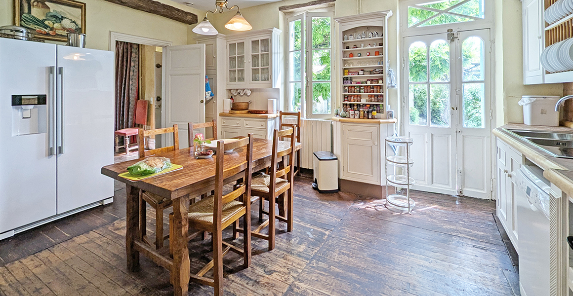 The well equipped kitchen