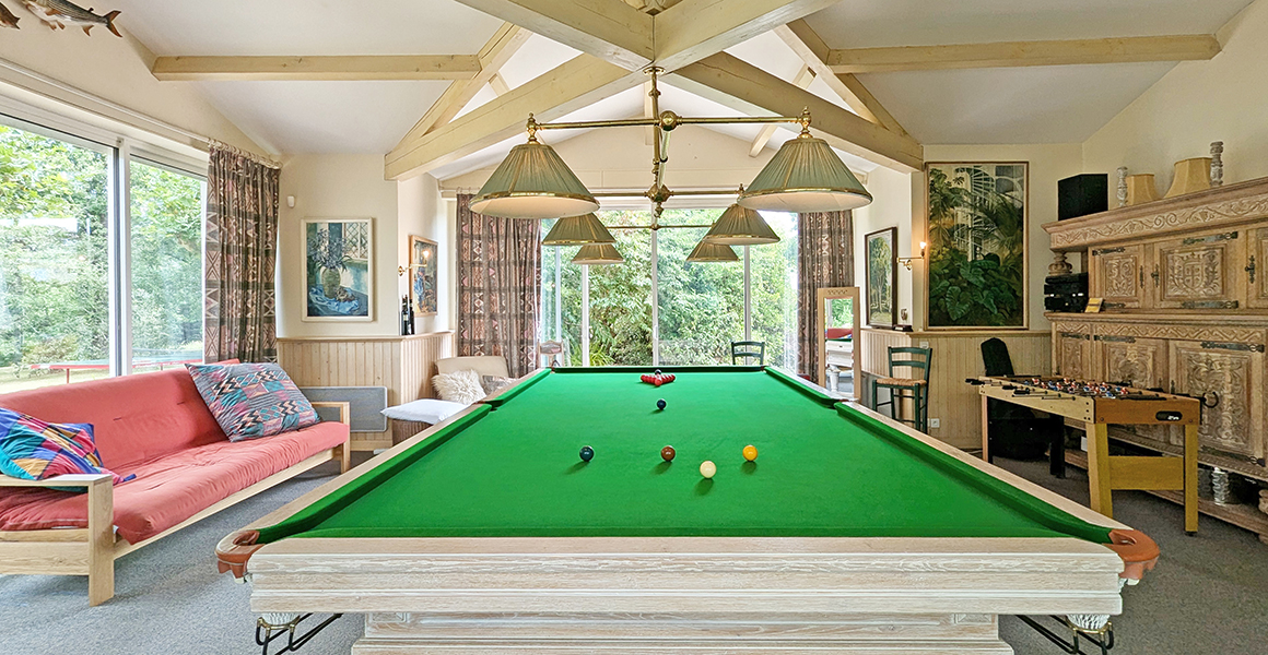 Snooker and games room