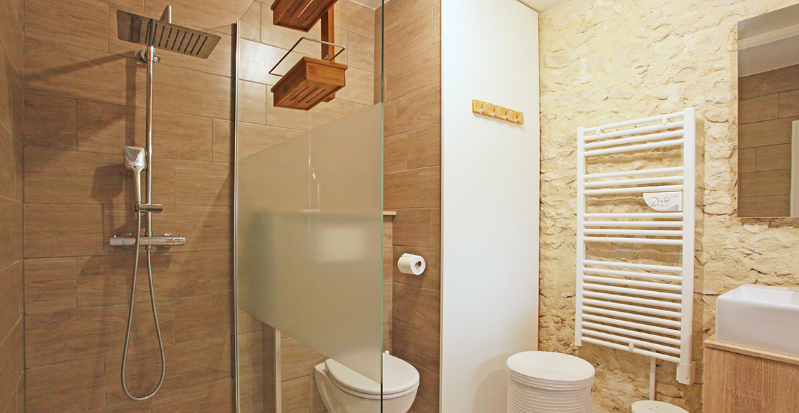 Grand Galicia family shower room