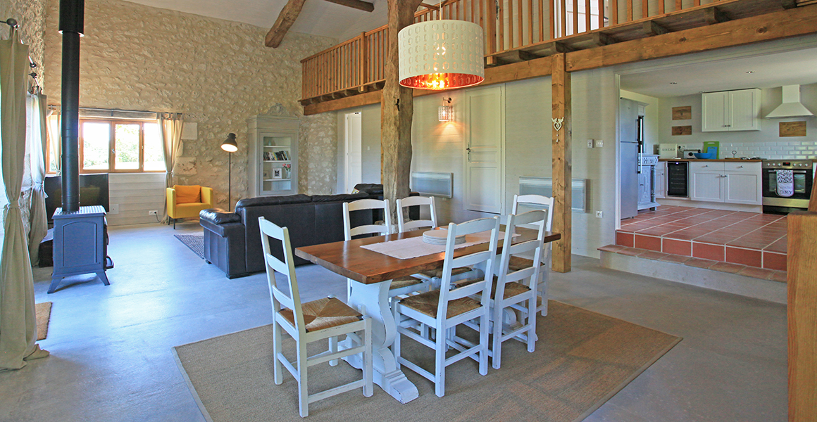 Barn cottage dining area