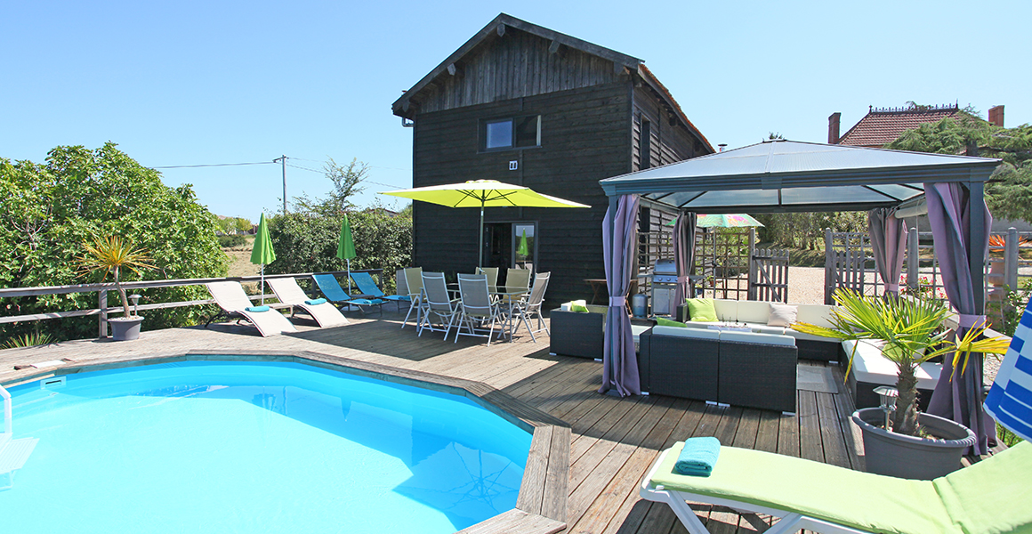 Lamounau, a beautifully restored 200 year old tobacco barn with private pool