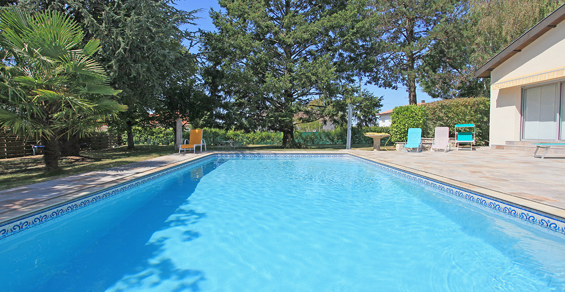 The pool and sun terrace