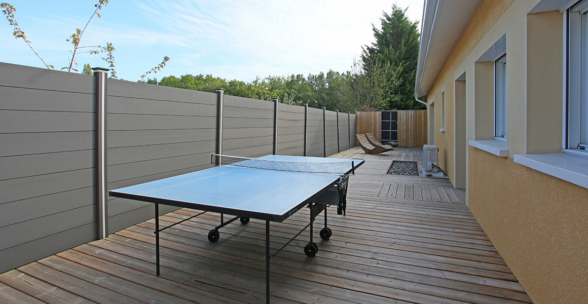 Table tennis to the side of the villa